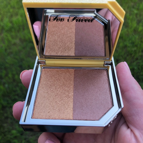 Too Faced Pineapple Paradise Bronzer & Highlighter - Picture 10 of 12